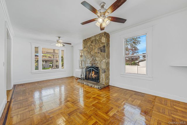 537 Livingston Street, Westbury, NY 11590