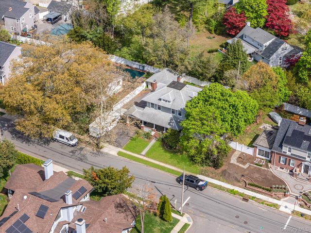 537 Livingston Street, Westbury, NY 11590