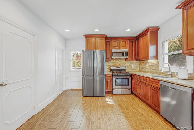 537 Livingston Street, Westbury, NY 11590