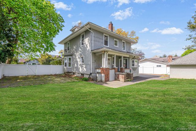 537 Livingston Street, Westbury, NY 11590