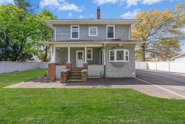 537 Livingston Street, Westbury, NY 11590