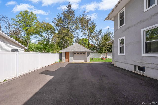 537 Livingston Street, Westbury, NY 11590