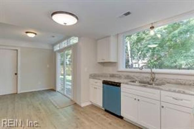 7 White Oak TRL, Hampton, VA 23669