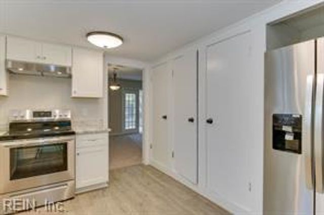 7 White Oak TRL, Hampton, VA 23669