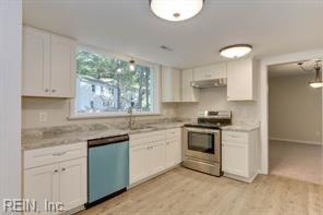 7 White Oak TRL, Hampton, VA 23669