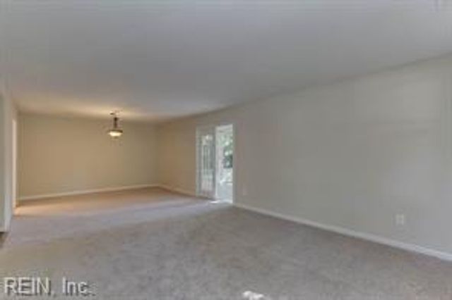 7 White Oak TRL, Hampton, VA 23669