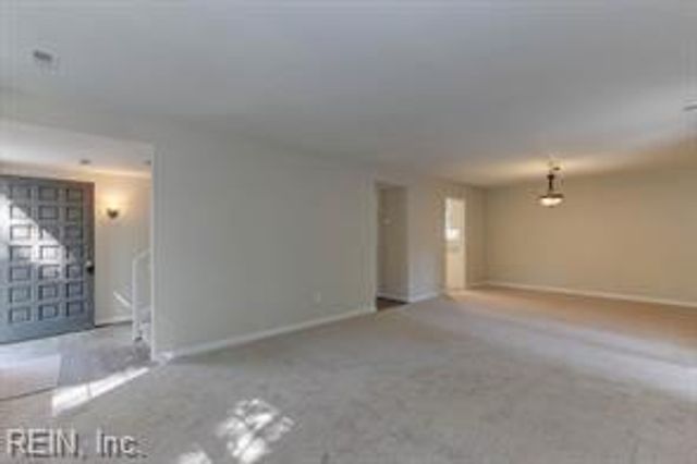 7 White Oak TRL, Hampton, VA 23669