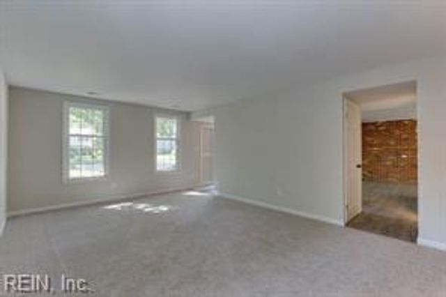 7 White Oak TRL, Hampton, VA 23669
