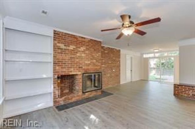 7 White Oak TRL, Hampton, VA 23669