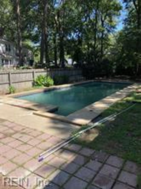 7 White Oak TRL, Hampton, VA 23669