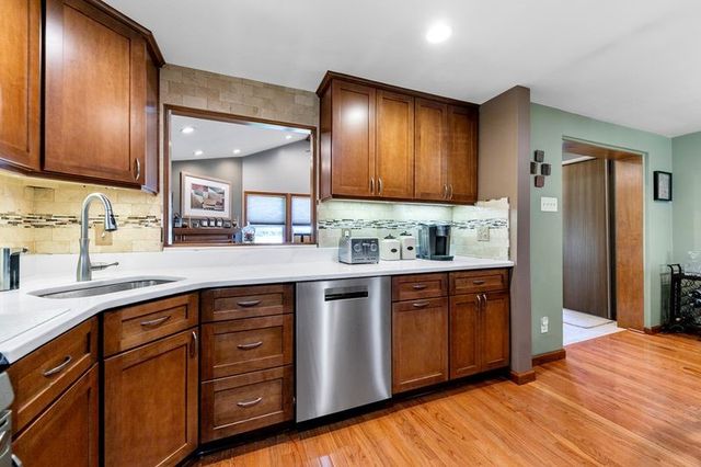 100 Maria Ln, Monroeville, PA 15146