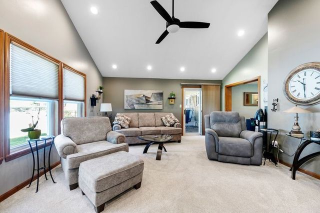 100 Maria Ln, Monroeville, PA 15146