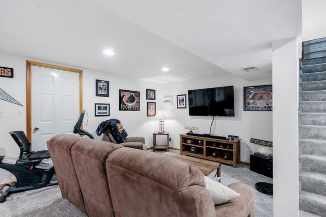 100 Maria Ln, Monroeville, PA 15146