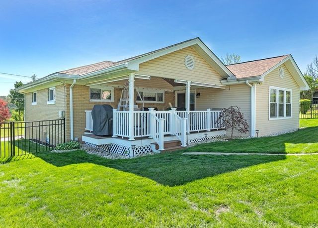 100 Maria Ln, Monroeville, PA 15146