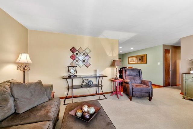100 Maria Ln, Monroeville, PA 15146