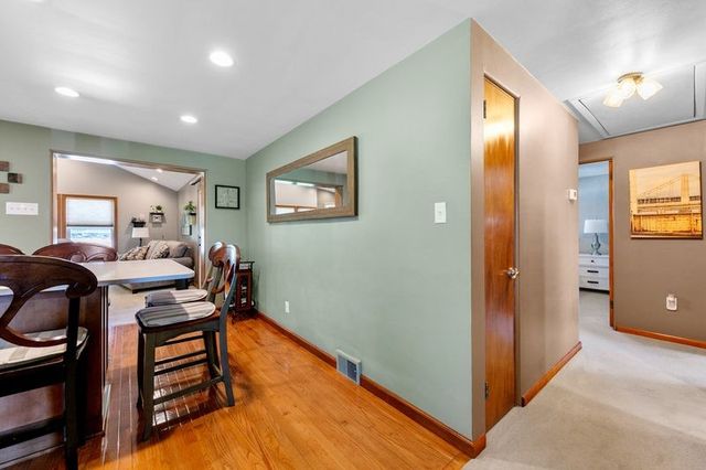 100 Maria Ln, Monroeville, PA 15146