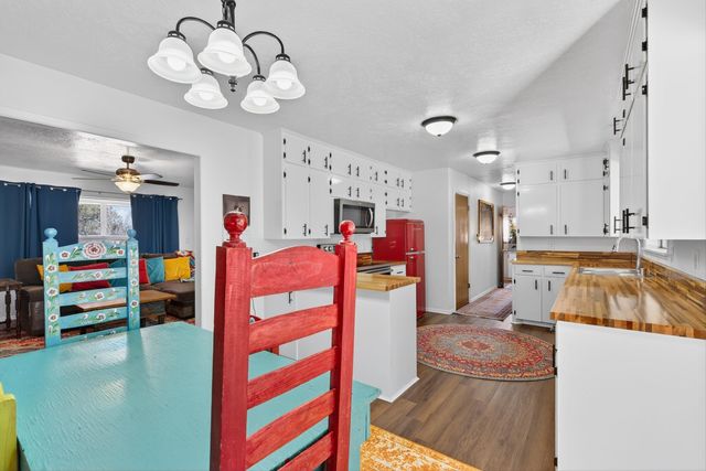 108 N Columbia Avenue, Moriarty, NM 87035