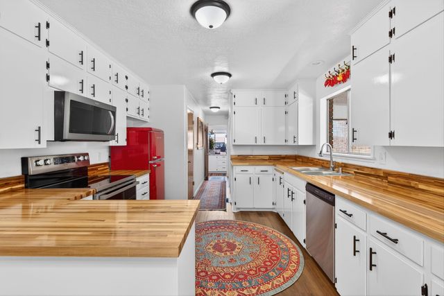 108 N Columbia Avenue, Moriarty, NM 87035