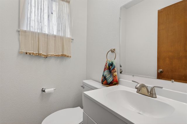 108 N Columbia Avenue, Moriarty, NM 87035