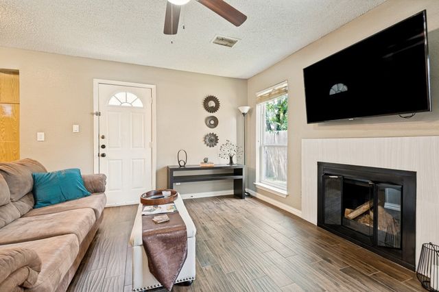 2643 San Sabastian Circle, Grand Prairie, TX 75052