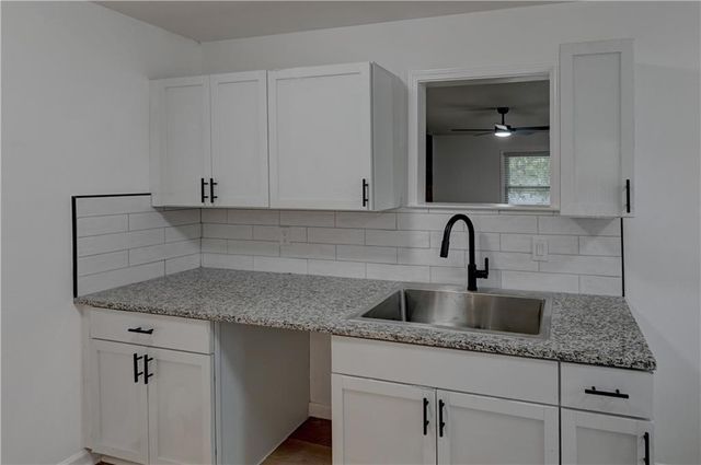 217 Woods Avenue, Excelsior Springs, MO 64024