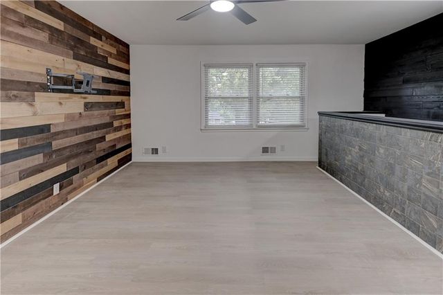 217 Woods Avenue, Excelsior Springs, MO 64024