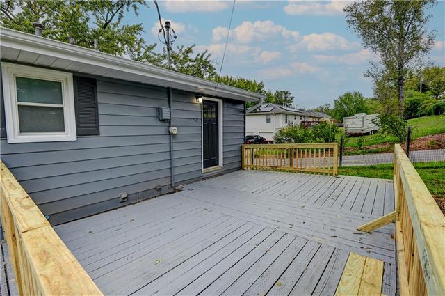 217 Woods Avenue, Excelsior Springs, MO 64024
