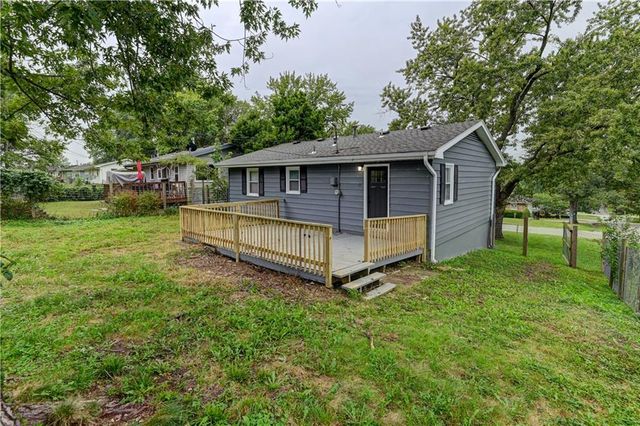 217 Woods Avenue, Excelsior Springs, MO 64024