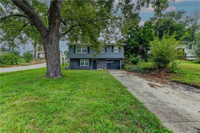 217 Woods Avenue, Excelsior Springs, MO 64024