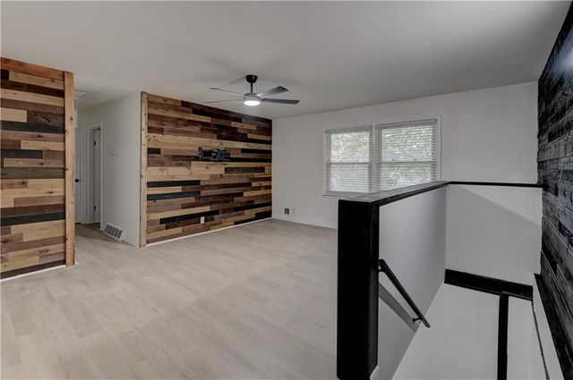 217 Woods Avenue, Excelsior Springs, MO 64024