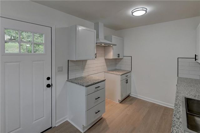 217 Woods Avenue, Excelsior Springs, MO 64024