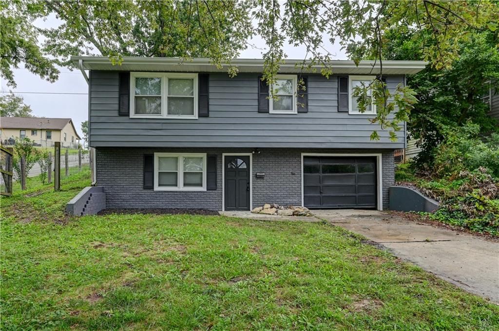217 Woods Avenue, Excelsior Springs, MO 64024