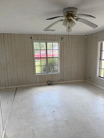 702 Vine St, Deridder, LA 70634