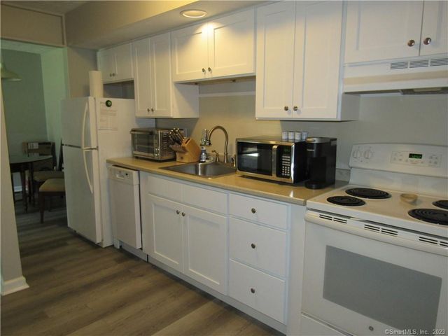 83 Horse Pond Road APT B, Salem, CT 06420