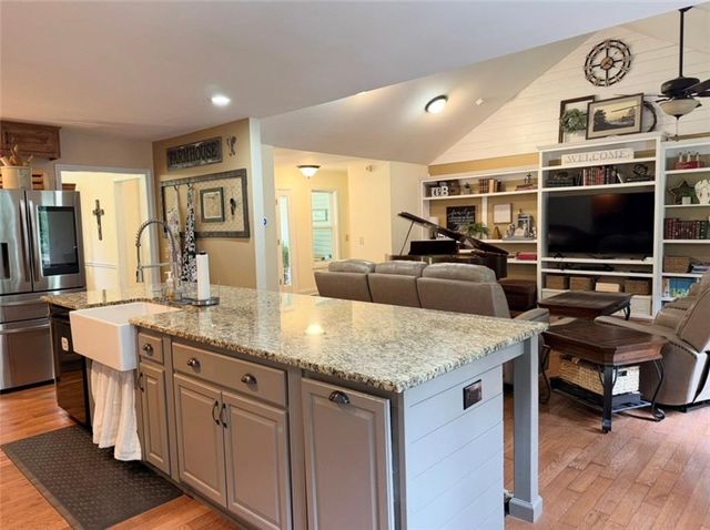 227 Clarkesville Heights Dr, Clarkesville, GA 30523