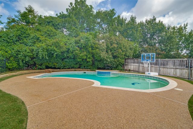 414 Love Bird Lane, Murphy, TX 75094