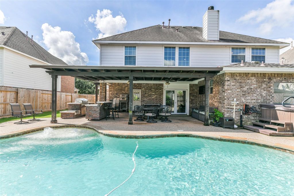 1753 Cranston Grove Drive, Dickinson, TX 77539