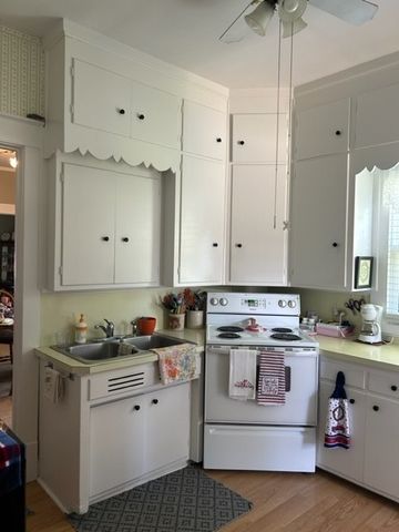 723 S 5th Avenue W, Newton, IA 50208
