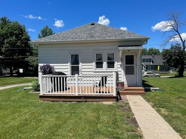 723 S 5th Avenue W, Newton, IA 50208