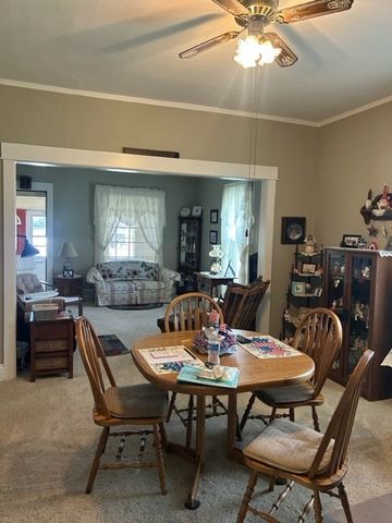 723 S 5th Avenue W, Newton, IA 50208