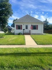 723 S 5th Avenue W, Newton, IA 50208