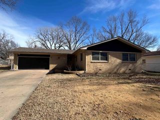 720 N Crestline St, Wichita, KS 67212