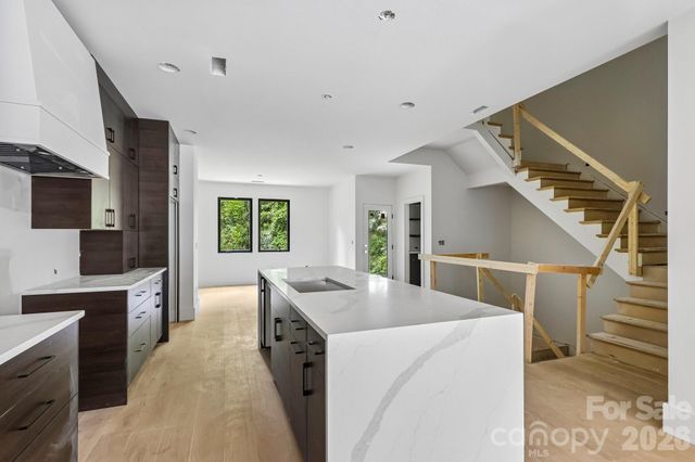 1539 Crystal Road, Charlotte, NC 28205