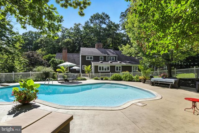 1979 ALCOTT RD, York, PA 17406