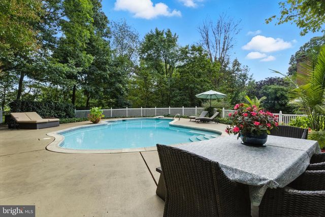 1979 ALCOTT RD, York, PA 17406