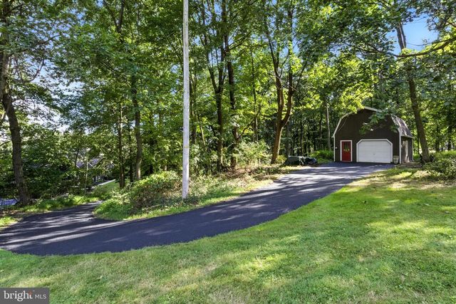 1979 ALCOTT RD, York, PA 17406