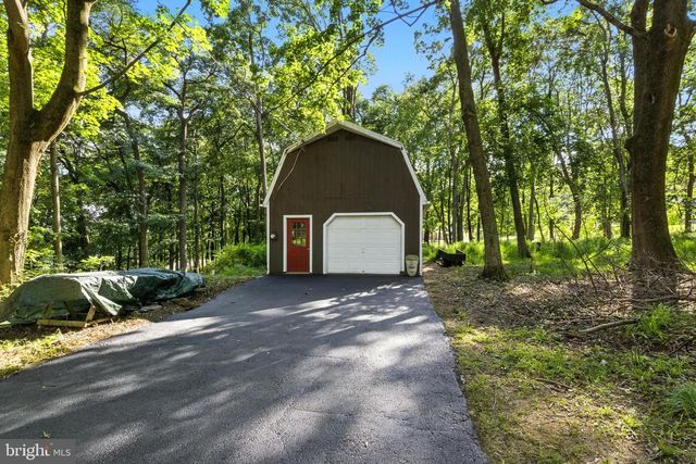 1979 ALCOTT RD, York, PA 17406