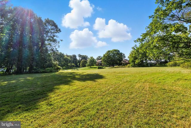 1979 ALCOTT RD, York, PA 17406