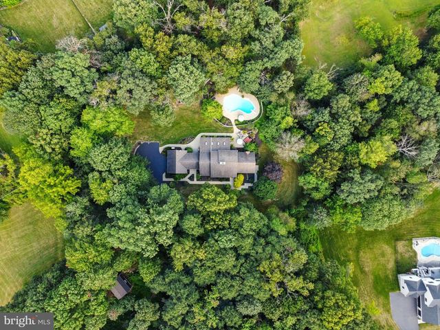 1979 ALCOTT RD, York, PA 17406