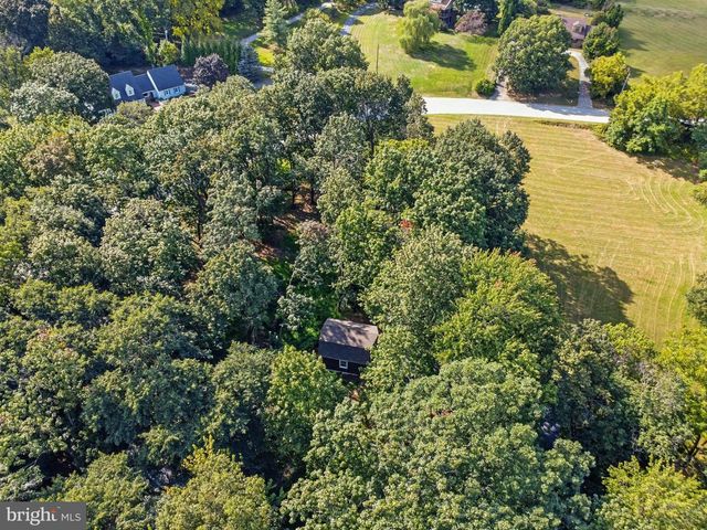 1979 ALCOTT RD, York, PA 17406